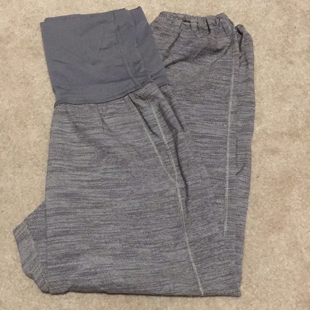 Lululemon “maternity” cropped yoga pant